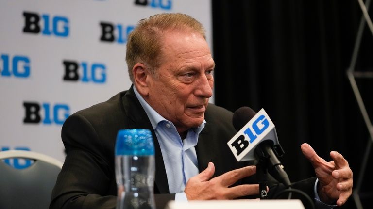 Michigan State head coach Tom Izzo speaks during the Big...