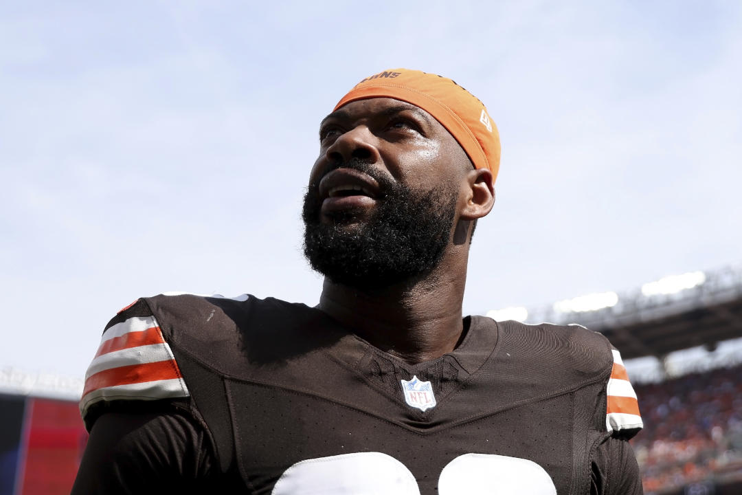 Cleveland Browns defensive end Za'Darius Smith (99) walks off of the field at half time during an NFL football game against the New York Giants, Sunday, Sept. 22, 2024, in Cleveland. (AP Photo/Kirk Irwin)