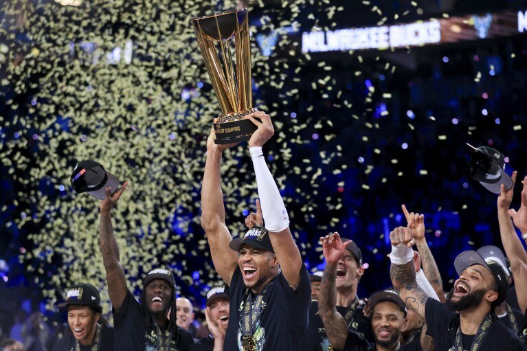 Milwaukee Bucks forward Giannis Antetokounmpo (34) yells while lifting up the NBA Cup after his team's victory in the championship game of the NBA Cup basketball tournament against the Oklahoma City Thunder Tuesday, Dec. 17, 2024, in Las Vegas. (AP Photo/Ian Maule)