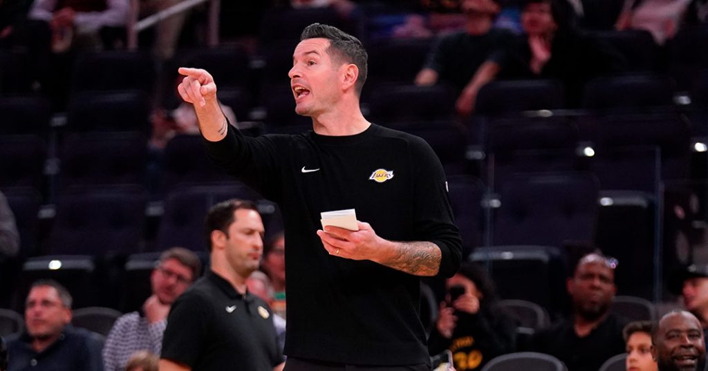 JJ Redick, neo coach dei Lakers, durante la Pre Season NBA 2024