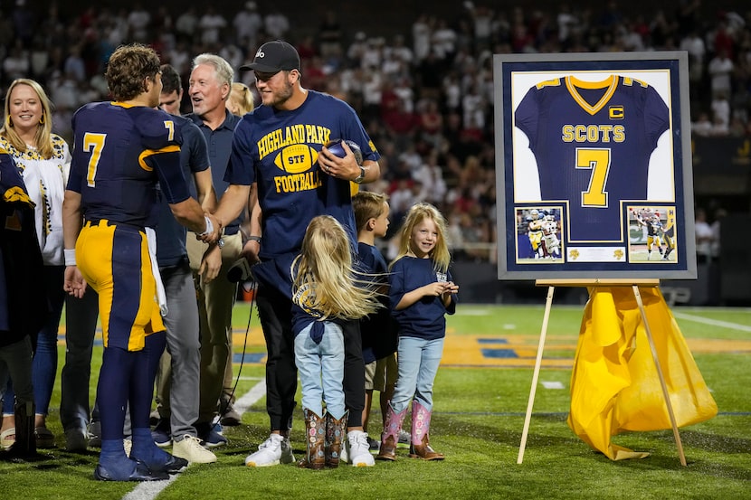 Los Angeles Rams quarterback Matt Stafford shakes hands with Highland Park quarterback...