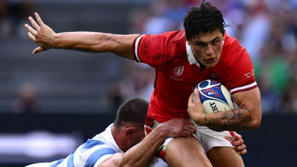 Louis Rees-Zammit in action for Wales