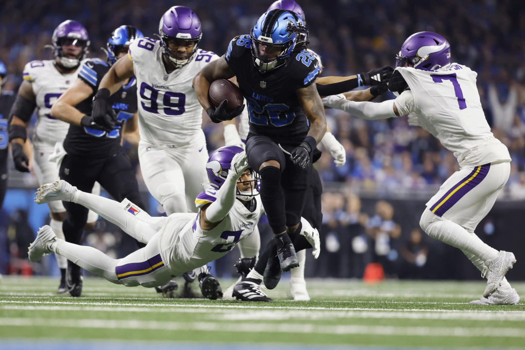 Detroit Lions running back Jahmyr Gibbs (26) runs for a touchdown against the Minnesota Vikings during the first half of an NFL football game Sunday, Jan. 5, 2025, in Detroit. (AP Photo/Rey Del Rio)