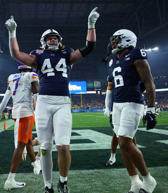 Penn State tight end Tyler Warren (44) reacts after scoring a touchdown against Boise State during the first quarter of the Fiesta Bowl.