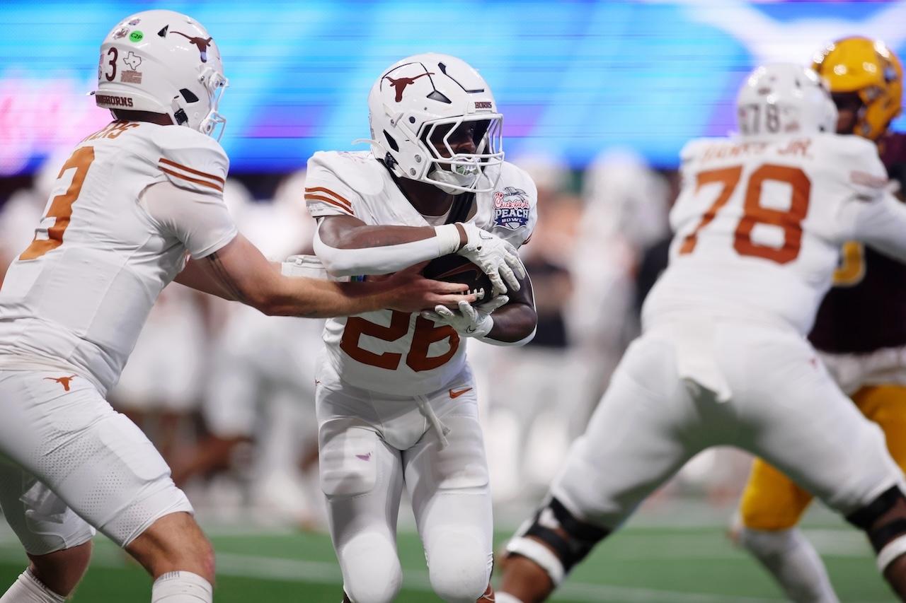 Texas RB Quintrevion Wisner receives a handoff. 