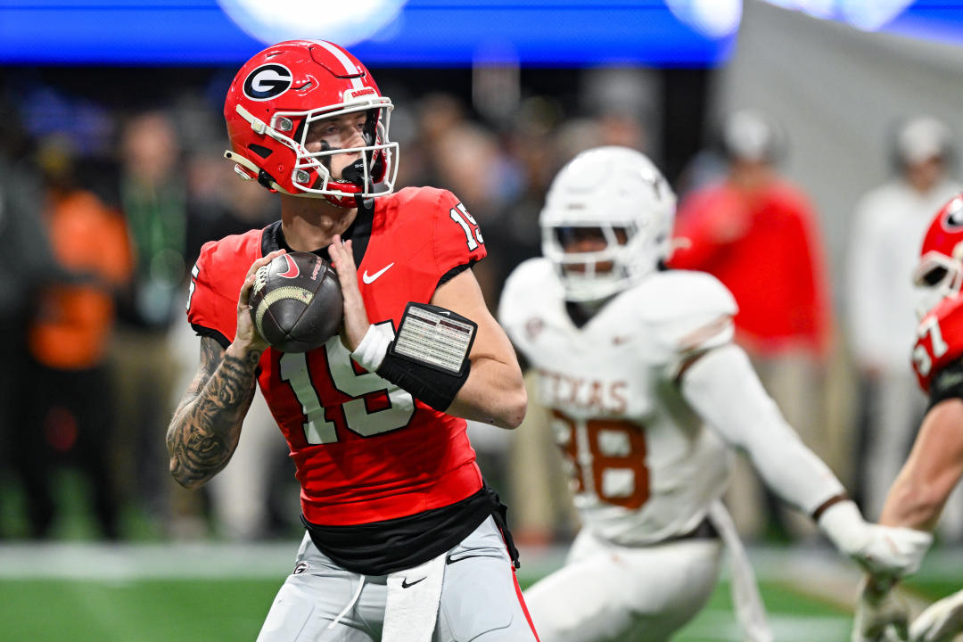 ATLANTA, GA  DECEMBER 07:  Georgia quarterback Carson Beck (15) drops back to pass during the SEC Championship game between the Texas Longhorns and the Georgia Bulldogs on December 7th, 2024 at Mercedes-Benz Stadium in Atlanta, GA.  (Photo by Rich von Biberstein/Icon Sportswire via Getty Images)