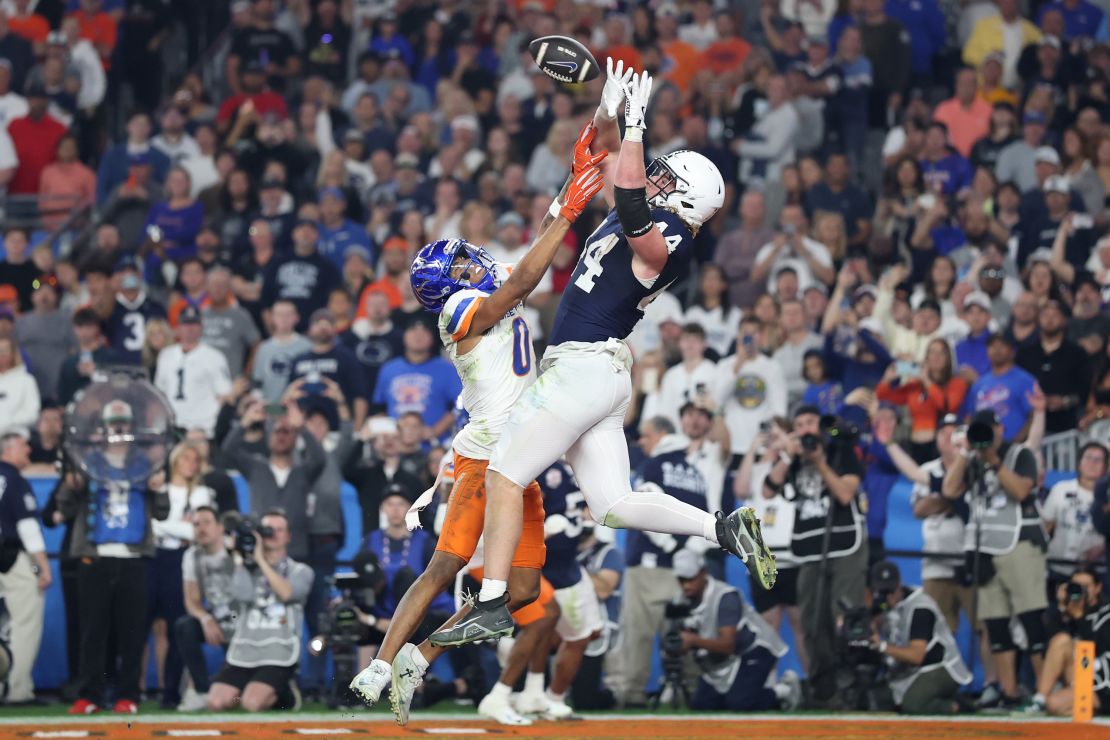 Penn State's Tyler Warren (No. 44) catches a TD pass against Boise State in the Fiesta Bowl.