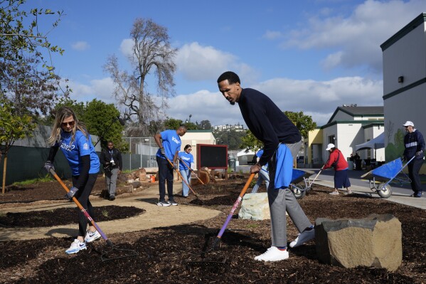 Former player Shaun Livingston helps with landscaping during a visit to East Oakland Pride Elementary School as part of the NBA basketball league's Day of Service, Friday, Feb. 14, 2025, Oakland, Calif. (AP Photo/Godofredo A. Vásquez)