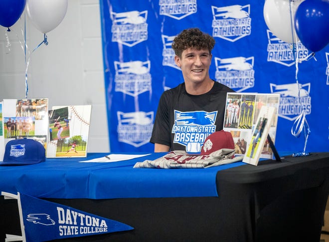 Santa Fe Catholic's Michael Welling signs with Daytona State College.