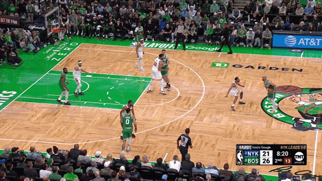 Derrick White assist to Luke Kornet
