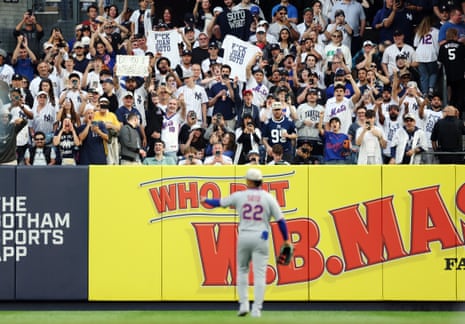 Yankees fans heckle Juan Soto of the Mets during the first inning of Friday night’s game in the Bronx.