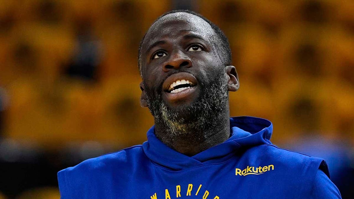 Draymond Green warms up