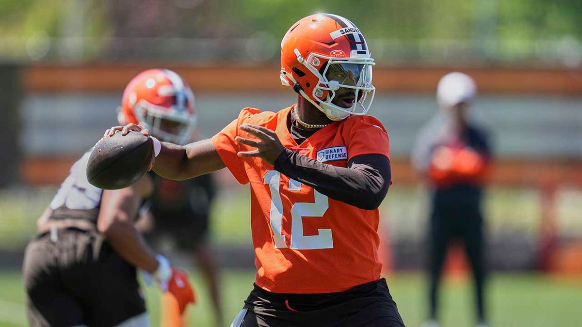 Shedeur Sanders throws at camp
