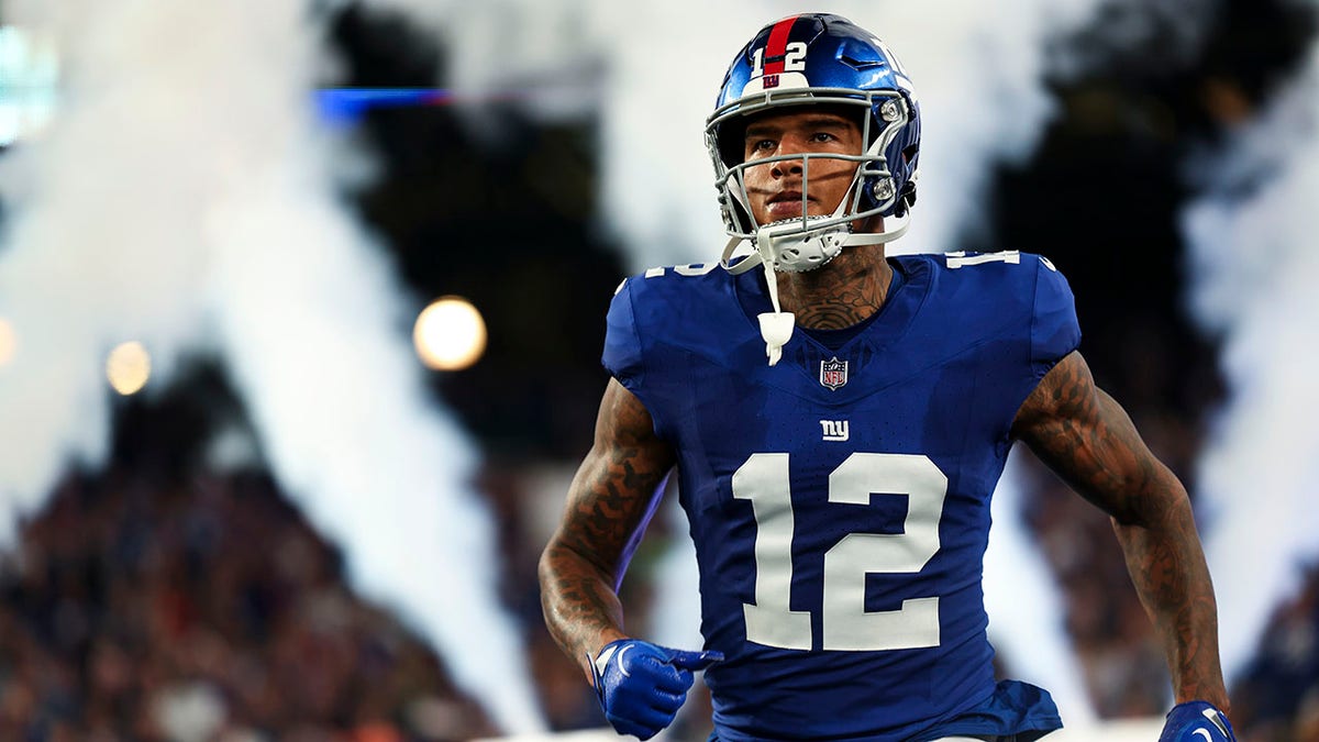 Darren Waller runs out