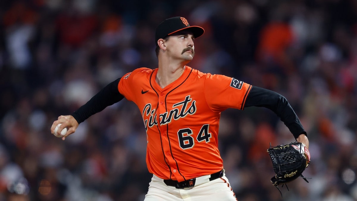 Sean Hjelle pitches